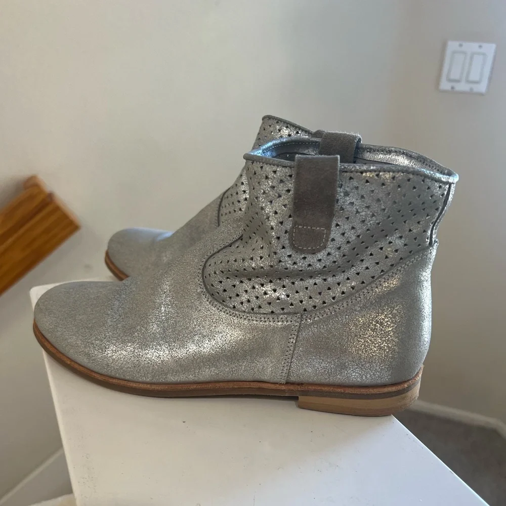 Manuela de‎ juan Women’s Silver Ankle Boots Booties . Size 8